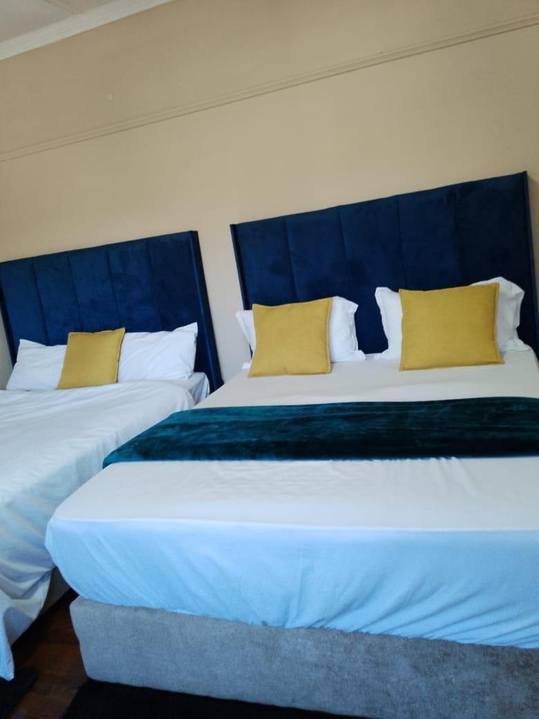Triple S Hotel Bellville Bagian luar foto